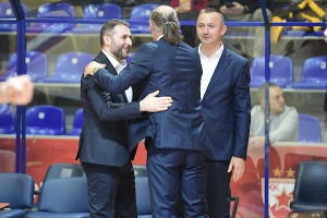 POLUVREME - Zvezdinih DVANAEST trojki!